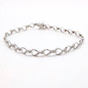 10K White Gold Dainty Heart Link Bracelet with Tiny Diamonds 4.09g 7.25in 5mm